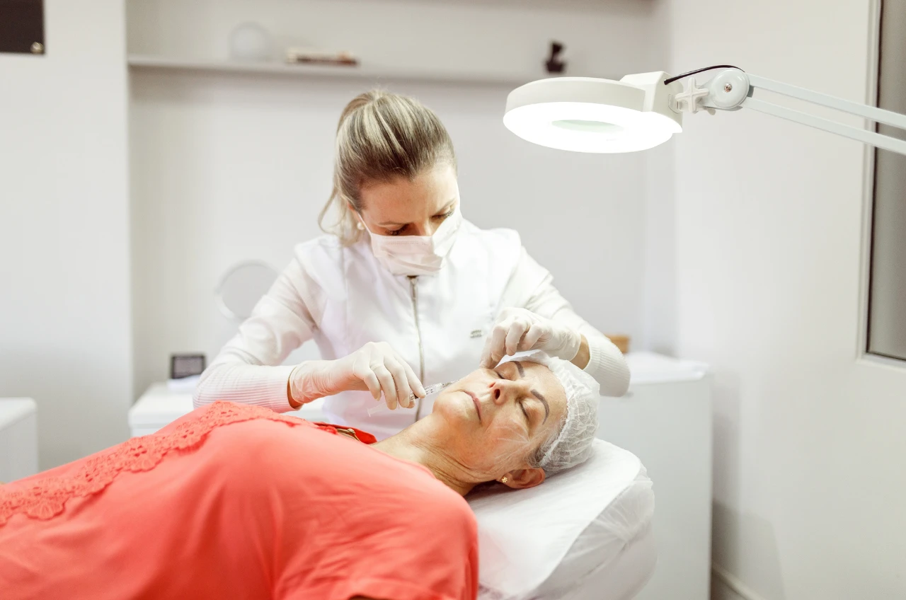 Aplicacao de bioestimuladores de colageno para rejuvenescimento facial Aplicacao de bioestimuladores de colageno para rejuvenescimento facial