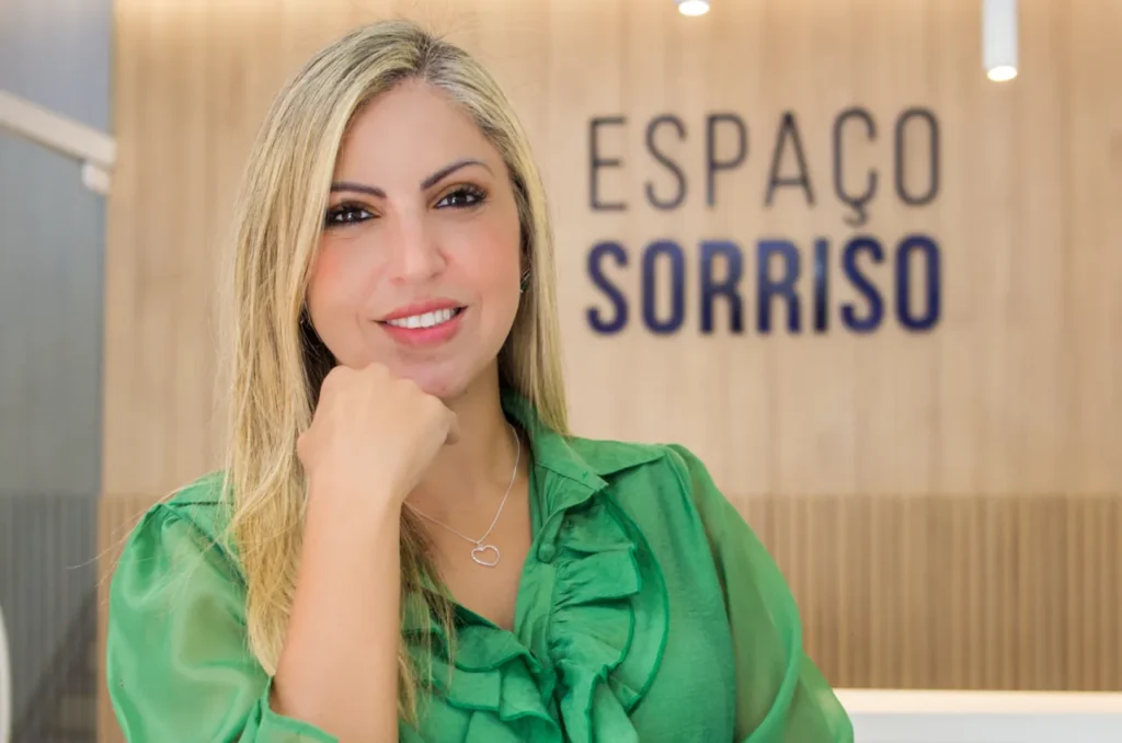 Dentista em Itaguai dra Aline na clinica espaco sorriso Dentista em Itaguai dra Aline na clinica espaco sorriso